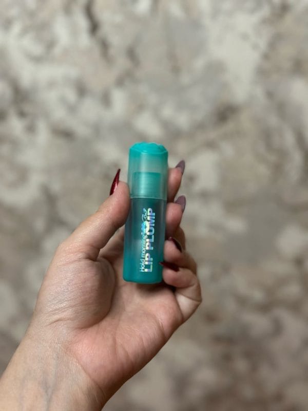 حجم دهنده لب hold morning
